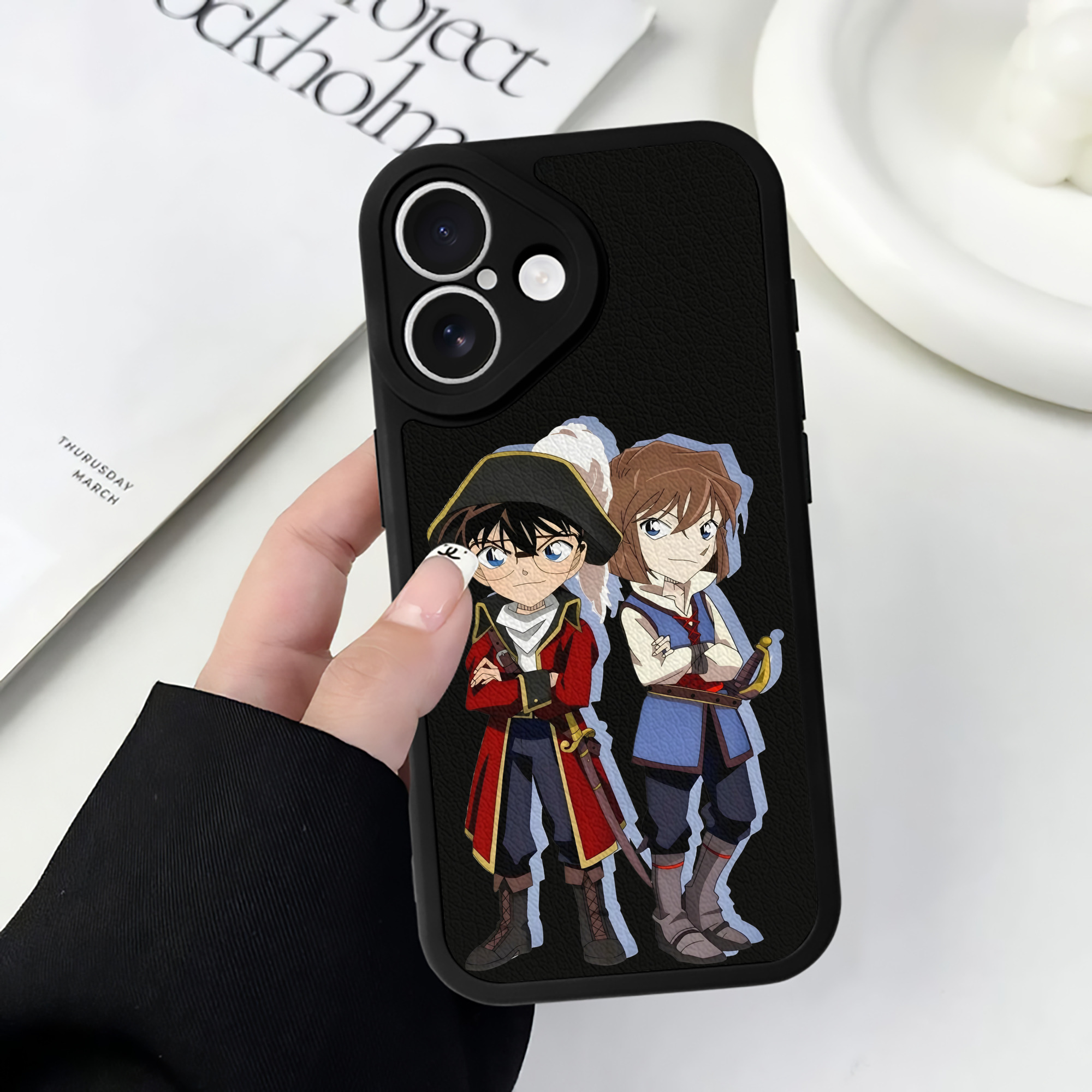 （画像用） 名探偵コナン 灰原 哀 はいばら あい Detective Conan Anita Hailey、Vi Graythorn Haibara Ai 【iPhone 16シリーズ対応】シリコンスマホケース（レザー調） 材質：シリコン